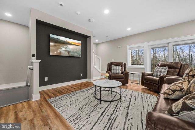 13537 HANGING ROCK LN, Lovettsville, VA 20180