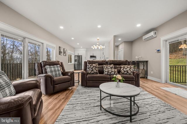 13537 HANGING ROCK LN, Lovettsville, VA 20180