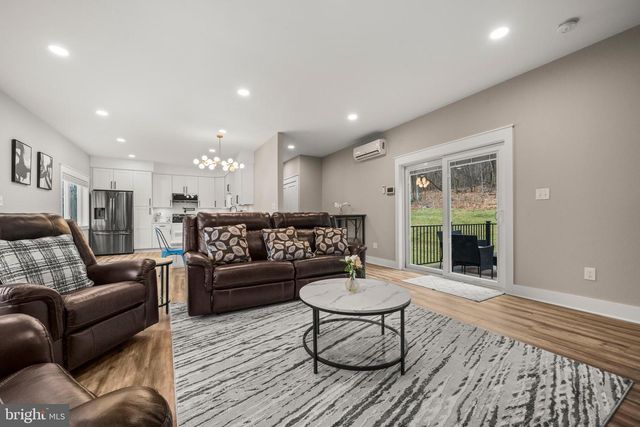 13537 HANGING ROCK LN, Lovettsville, VA 20180