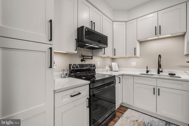 13537 HANGING ROCK LN, Lovettsville, VA 20180