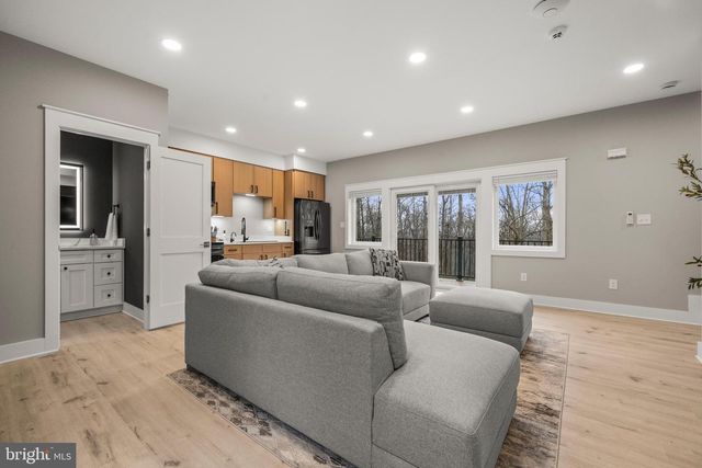 13537 HANGING ROCK LN, Lovettsville, VA 20180