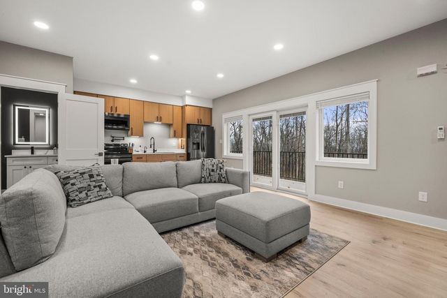 13537 HANGING ROCK LN, Lovettsville, VA 20180