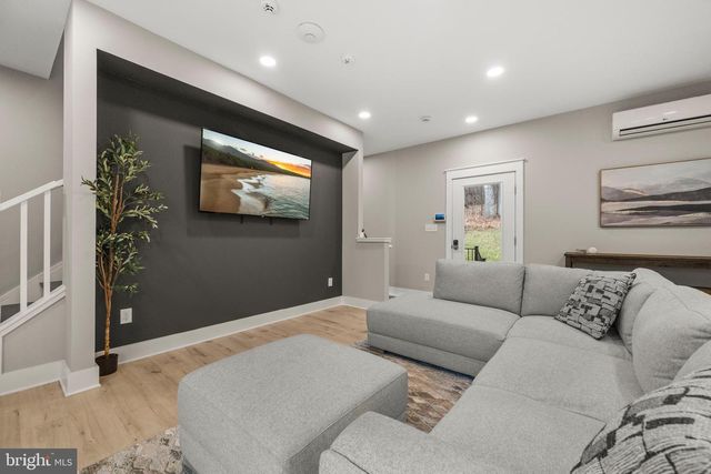 13537 HANGING ROCK LN, Lovettsville, VA 20180