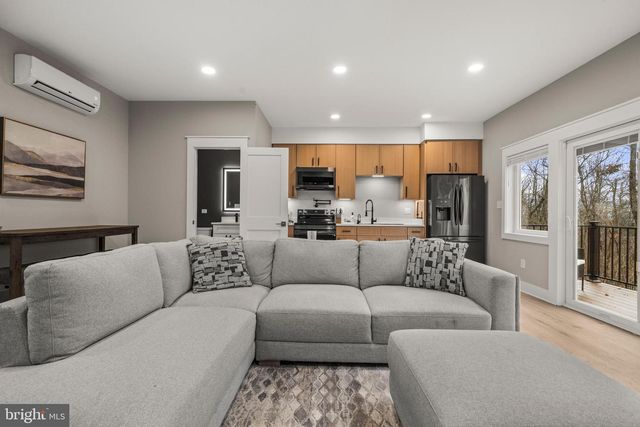 13537 HANGING ROCK LN, Lovettsville, VA 20180