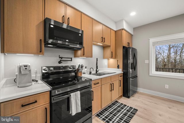 13537 HANGING ROCK LN, Lovettsville, VA 20180