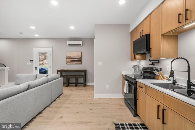 13537 HANGING ROCK LN, Lovettsville, VA 20180