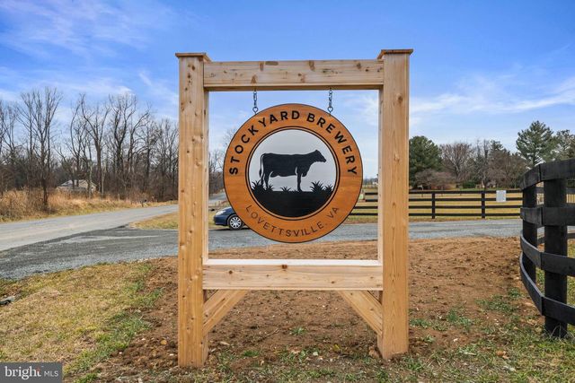 13537 HANGING ROCK LN, Lovettsville, VA 20180