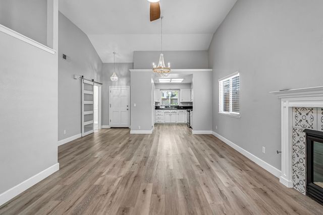 754 E Robin Lane, Fresno, CA 93730