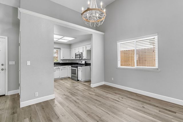 754 E Robin Lane, Fresno, CA 93730