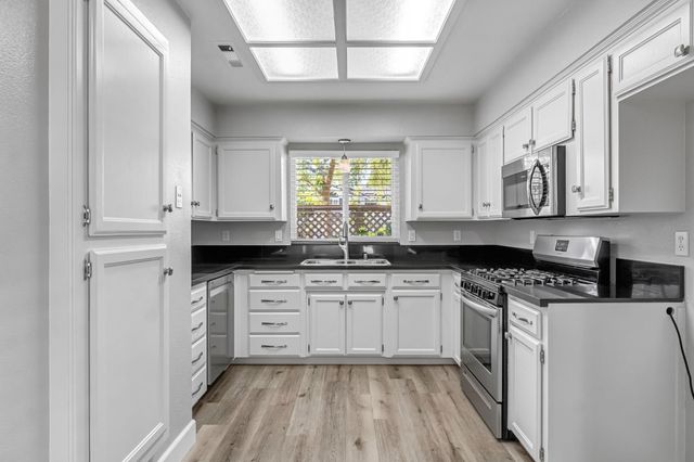 754 E Robin Lane, Fresno, CA 93730