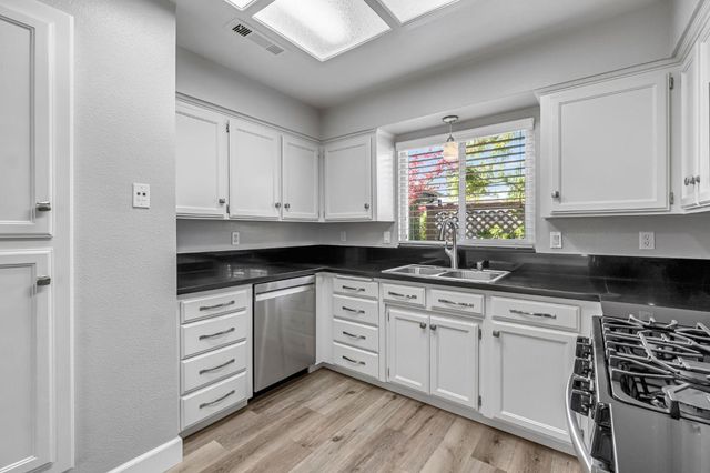 754 E Robin Lane, Fresno, CA 93730