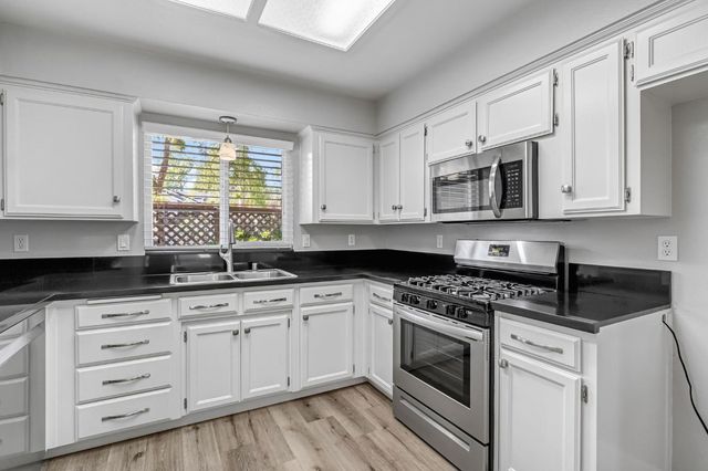 754 E Robin Lane, Fresno, CA 93730