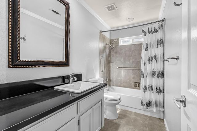 754 E Robin Lane, Fresno, CA 93730