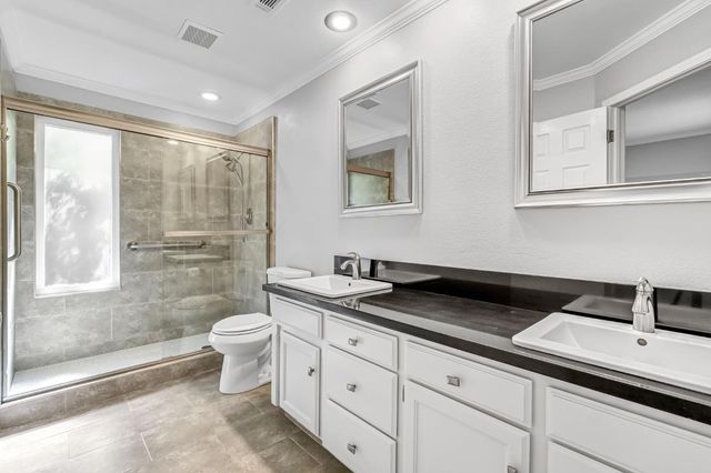 754 E Robin Lane, Fresno, CA 93730