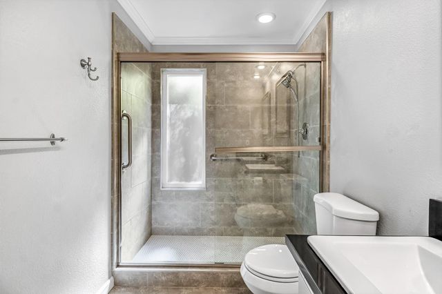 754 E Robin Lane, Fresno, CA 93730