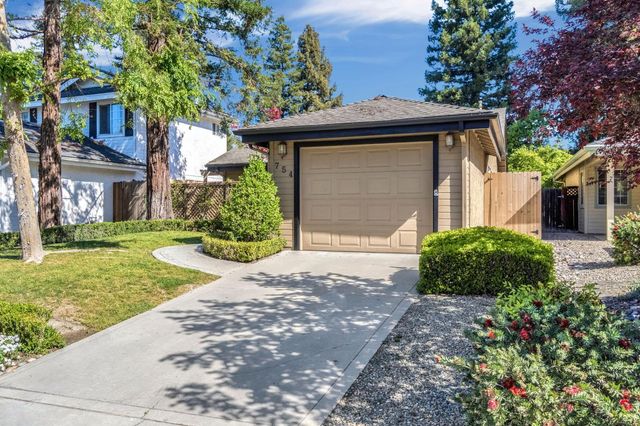 754 E Robin Lane, Fresno, CA 93730