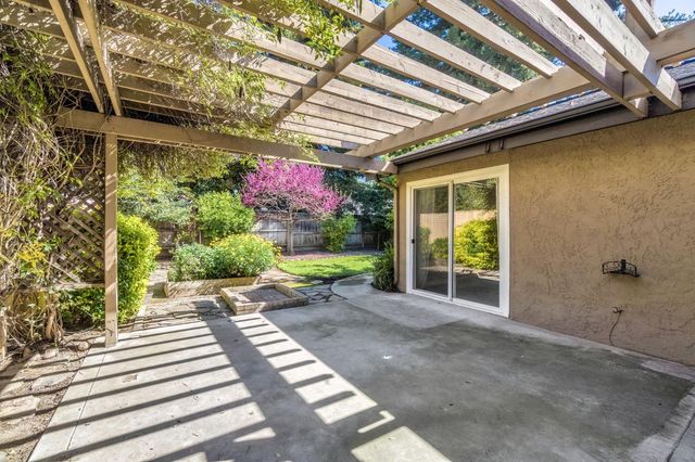 754 E Robin Lane, Fresno, CA 93730