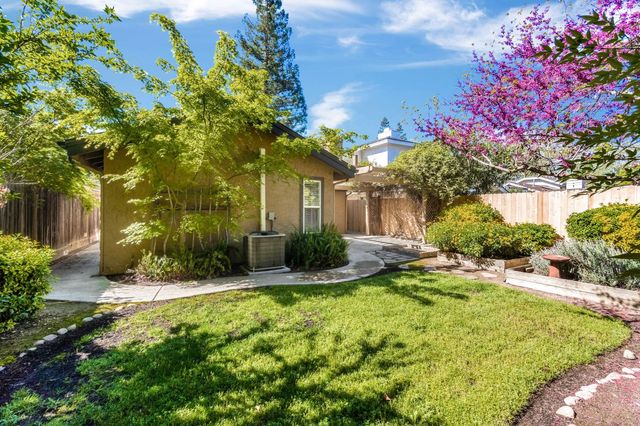 754 E Robin Lane, Fresno, CA 93730