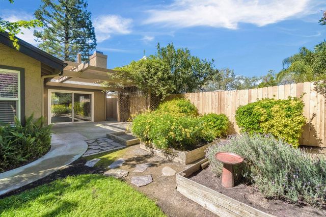 754 E Robin Lane, Fresno, CA 93730