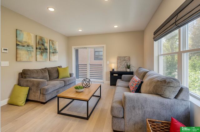 3129 California Street, Omaha, NE 68131