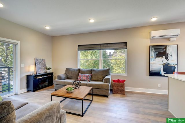 3129 California Street, Omaha, NE 68131