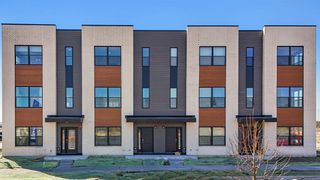 2220 Waters Edge Drive, Schaumburg, IL 60173