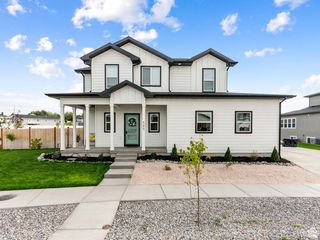 585 W 20 N, Hyrum, UT 84319