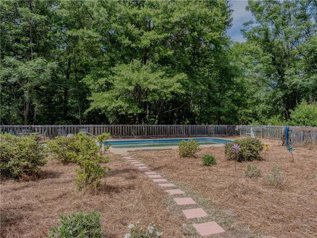 91 Boogers Hill Road, Oxford, GA 30054