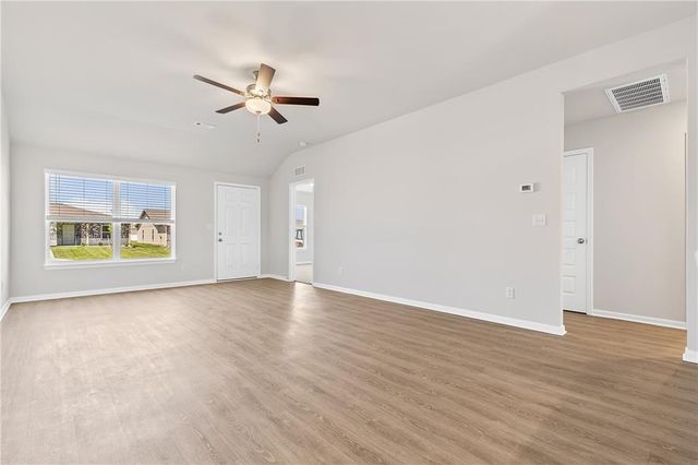 1608 SW 9th Street, Oak Grove, MO 64075