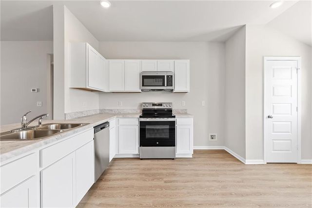 1608 SW 9th Street, Oak Grove, MO 64075