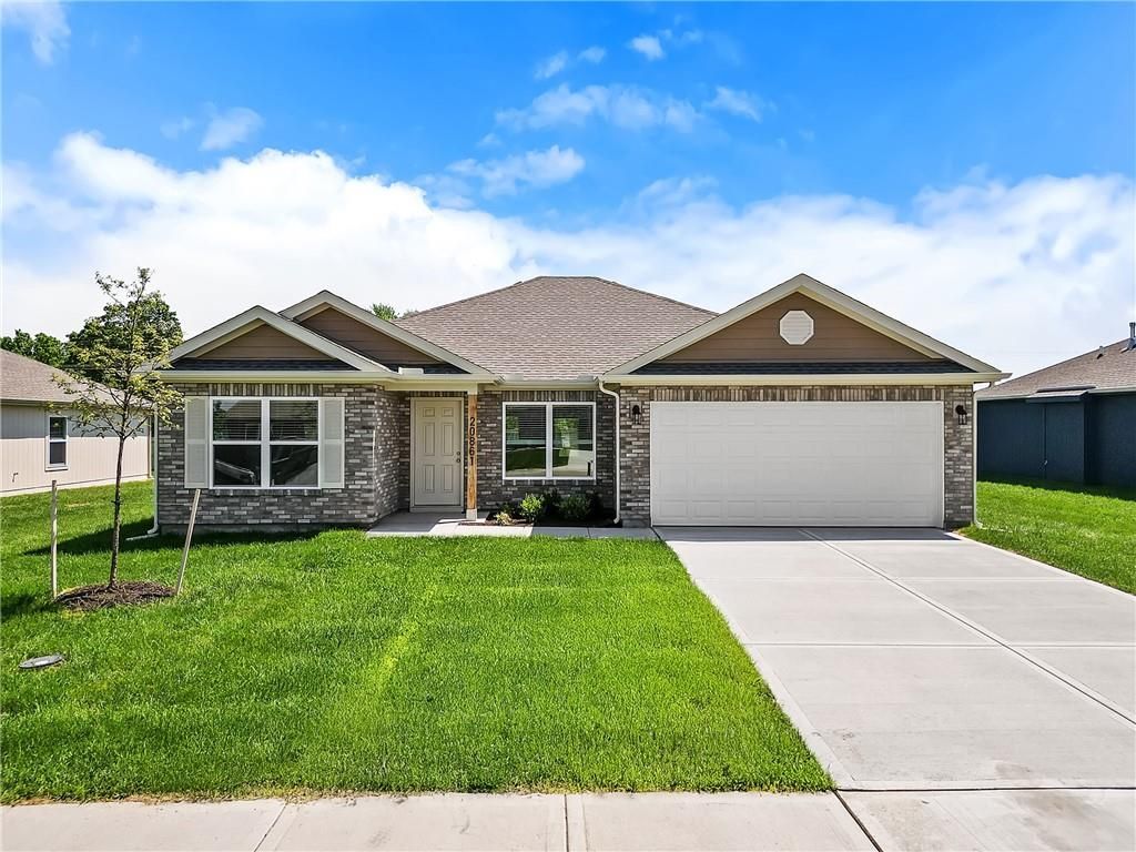 1608 SW 9th Street, Oak Grove, MO 64075
