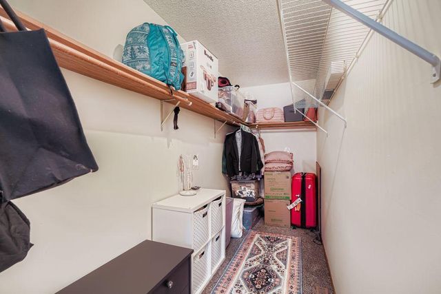 927 Pond View Court, Vadnais Heights, MN 55127