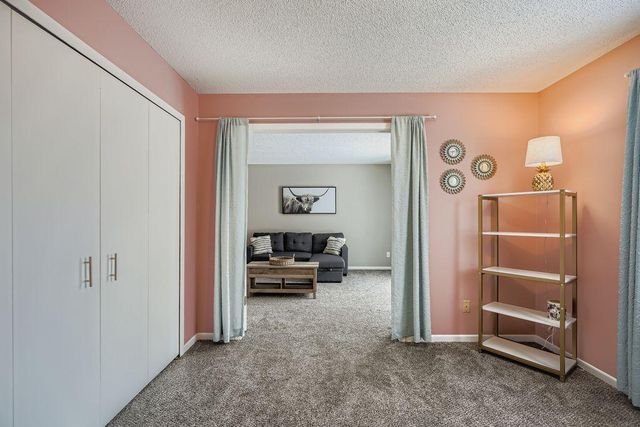 927 Pond View Court, Vadnais Heights, MN 55127