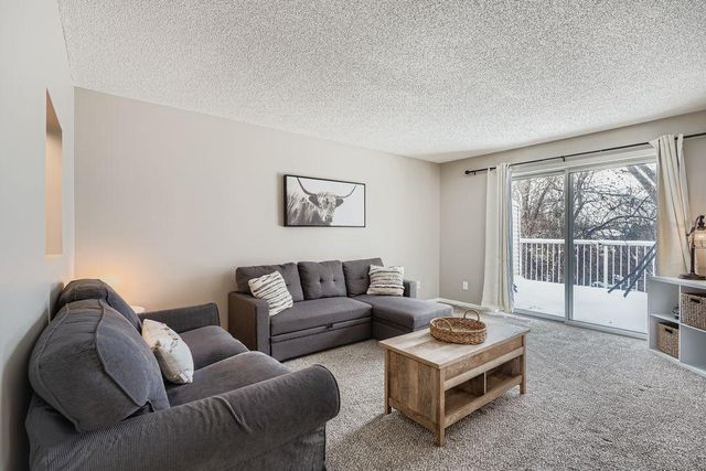 927 Pond View Court, Vadnais Heights, MN 55127