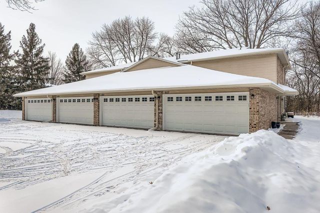 927 Pond View Court, Vadnais Heights, MN 55127