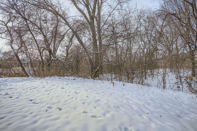 927 Pond View Court, Vadnais Heights, MN 55127