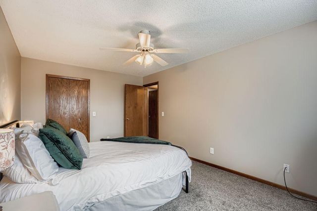 927 Pond View Court, Vadnais Heights, MN 55127