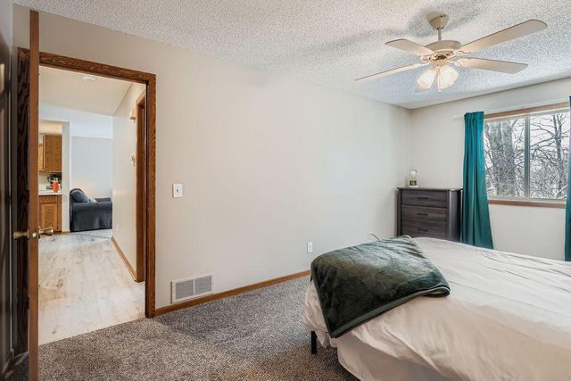 927 Pond View Court, Vadnais Heights, MN 55127