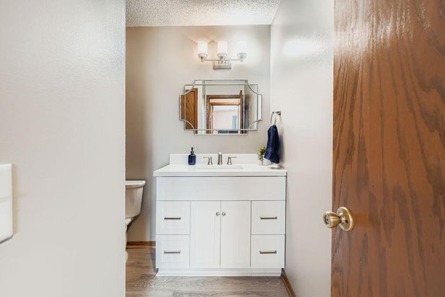 927 Pond View Court, Vadnais Heights, MN 55127