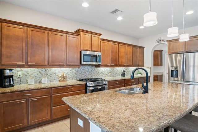 389 SILVER MAPLE ROAD, Groveland, FL 34736