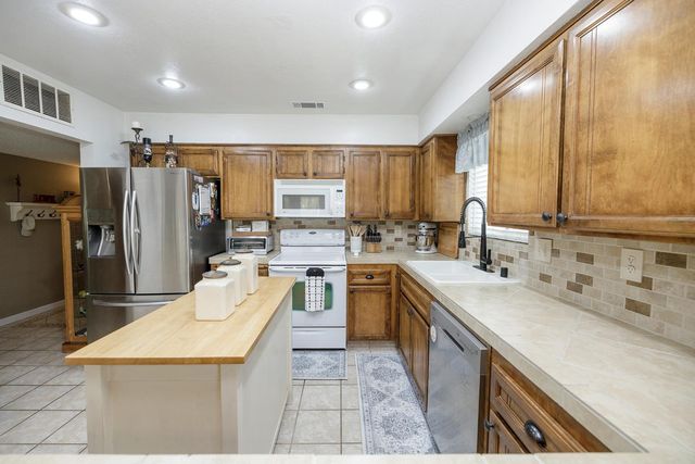 6605 Narcisco Way, Hughson, CA 95326