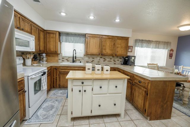 6605 Narcisco Way, Hughson, CA 95326