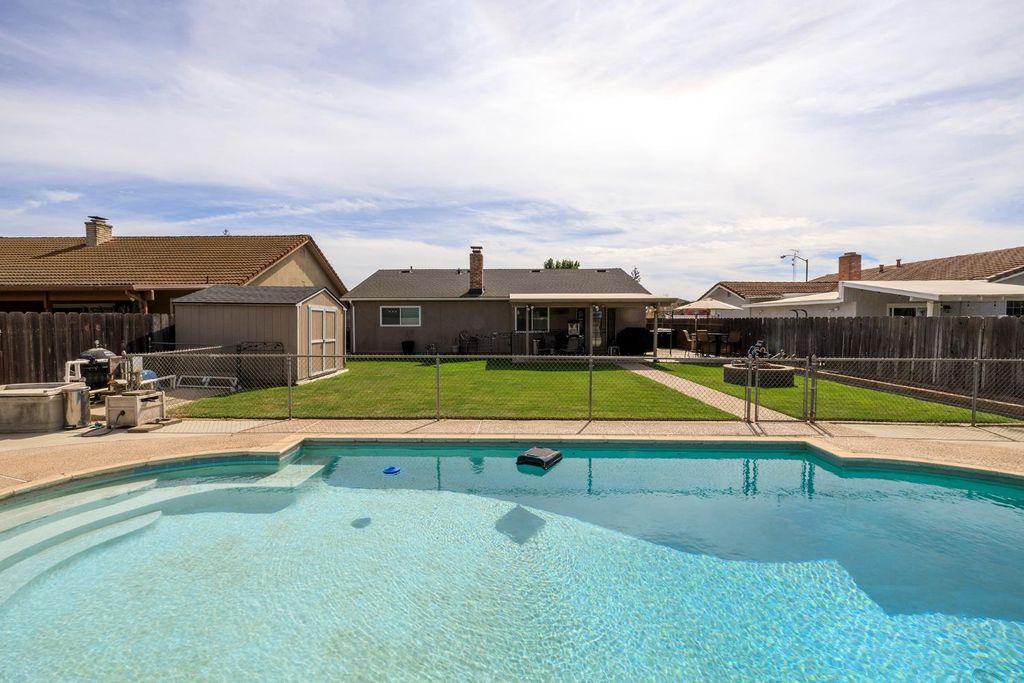 6605 Narcisco Way, Hughson, CA 95326