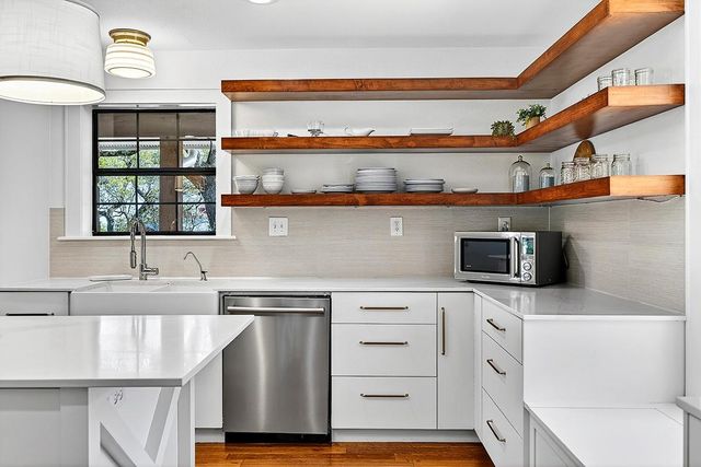 301 Medlin Creek LOOP, Dripping Springs, TX 78620