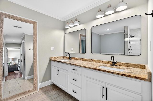 301 Medlin Creek LOOP, Dripping Springs, TX 78620