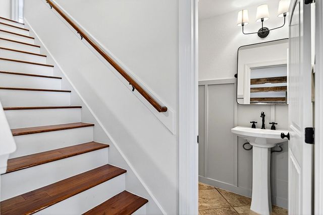 301 Medlin Creek LOOP, Dripping Springs, TX 78620