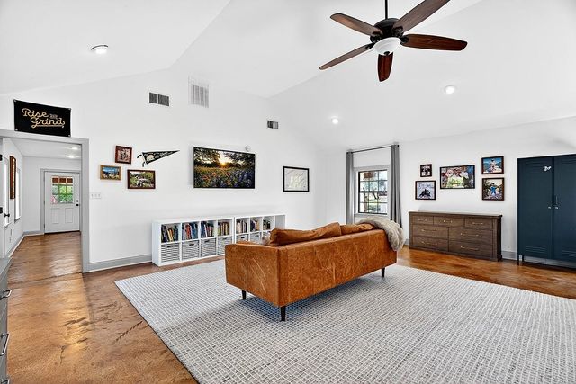 301 Medlin Creek LOOP, Dripping Springs, TX 78620