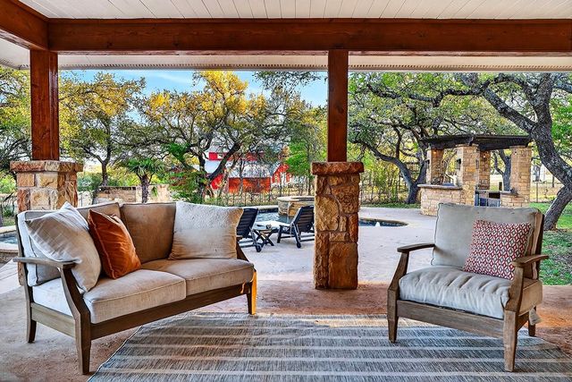 301 Medlin Creek LOOP, Dripping Springs, TX 78620
