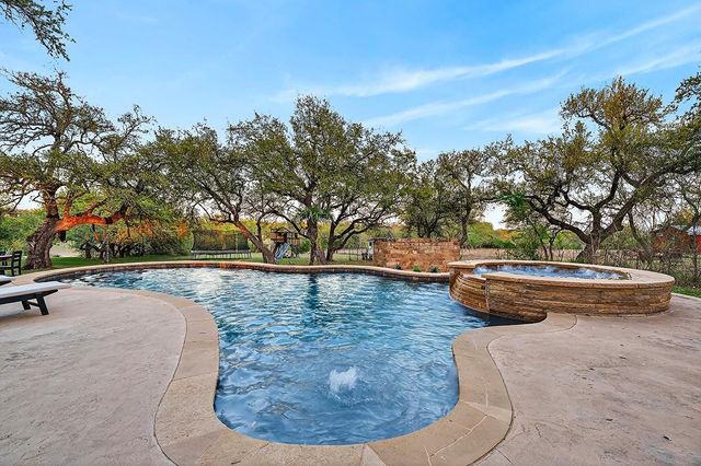 301 Medlin Creek LOOP, Dripping Springs, TX 78620