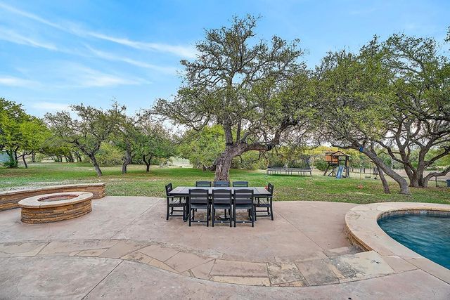 301 Medlin Creek LOOP, Dripping Springs, TX 78620